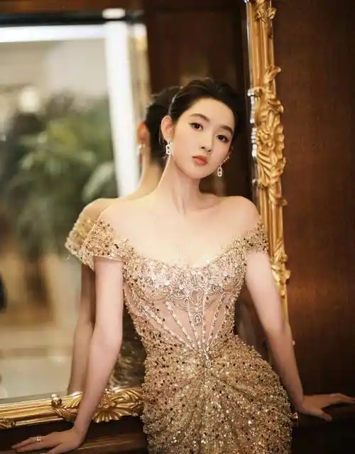 95后"腿精"王玉雯亮相,星光跳跃鎏金裙摆,秀傲人身姿!_身材_舞蹈_中国