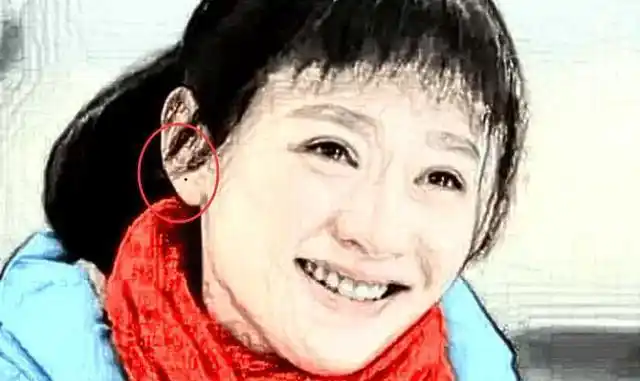右耳朵上长有痣:长在右耳朵上的痣又称"帮夫痣",这种女人的性格一般