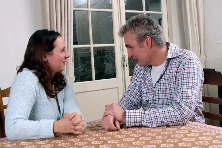 面对面沟通图片