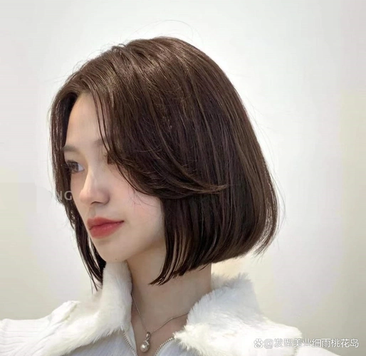 非常适合学生,修饰额头的减龄漫画刘海,也是今年特别流行的元素之一