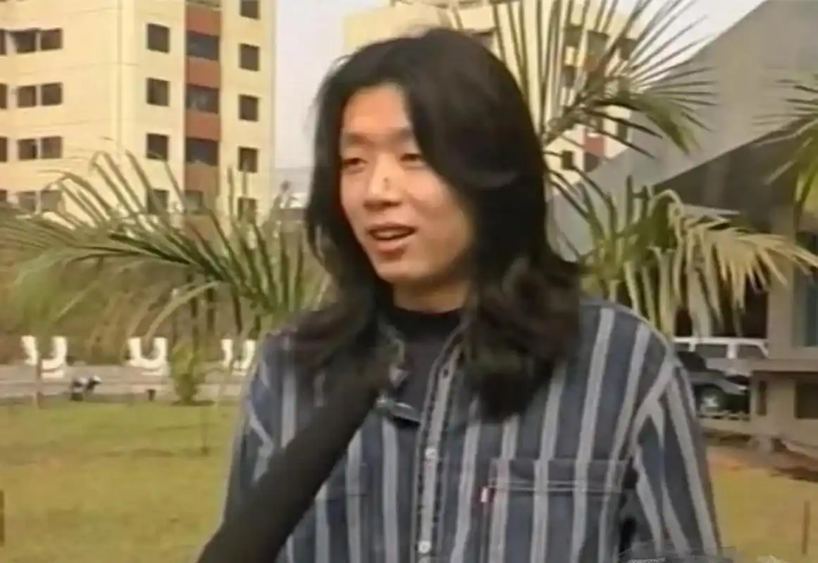 不懂就问:这到底是歌手郭峰还是老狼?