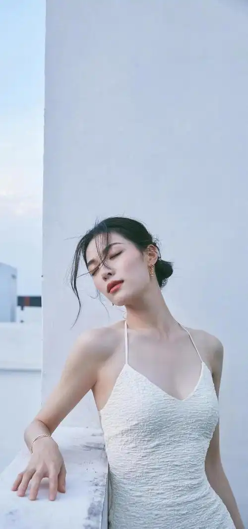 喜欢这个妹子 性感女神 钟楚曦 今日高清手机壁纸分享_网易订阅