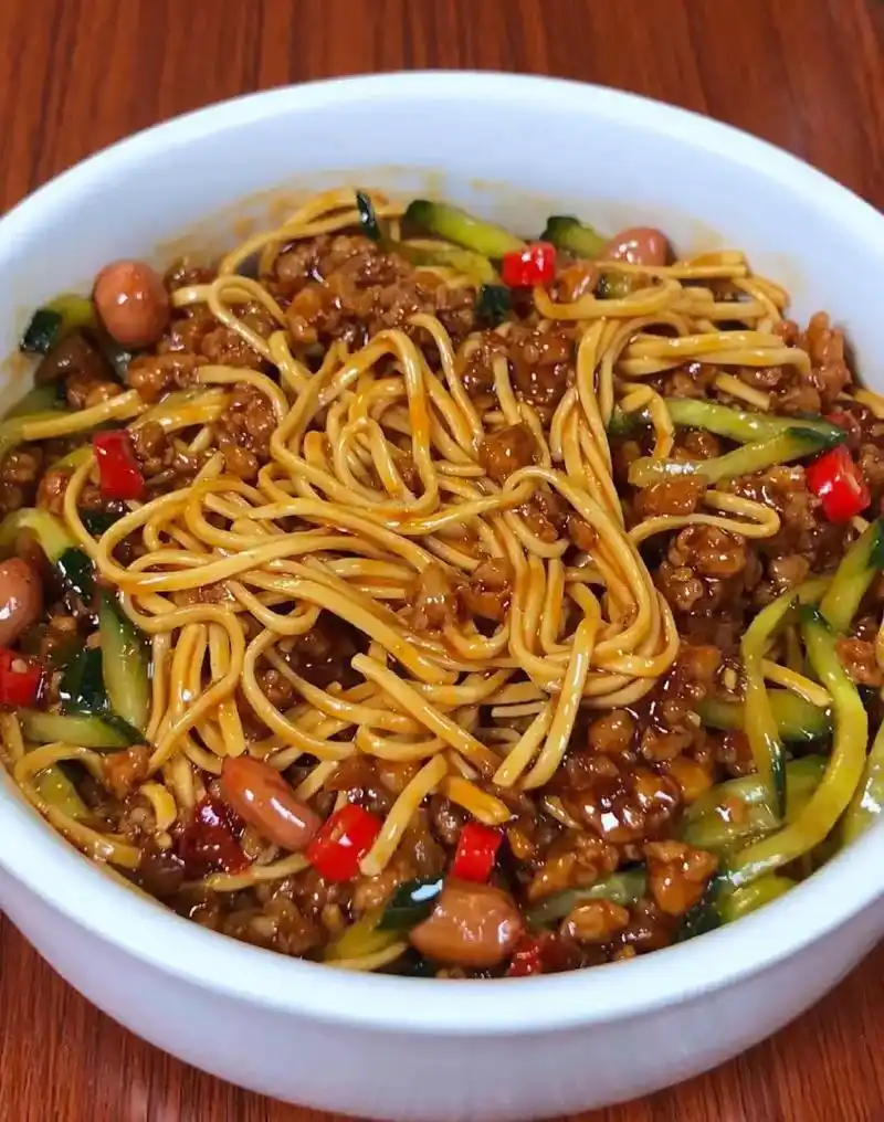 这样一大份的面,满足.#图文伙伴计划  超简单的肉酱拌面,真 - 抖音