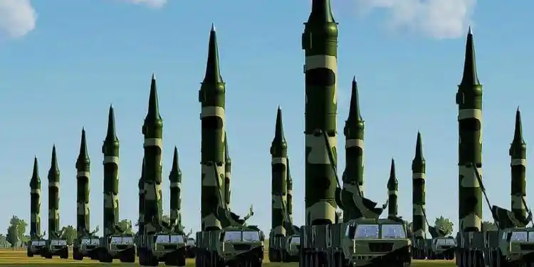 80枚东风26弹道导弹齐射!打击两个尼米兹级航母编队!战争模拟