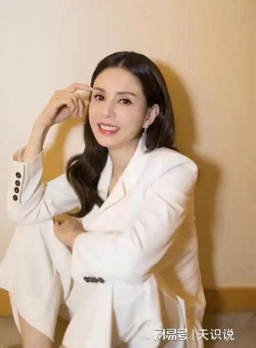 姑姑李若彤公开回应恋爱十年没名分58岁至今未婚未育