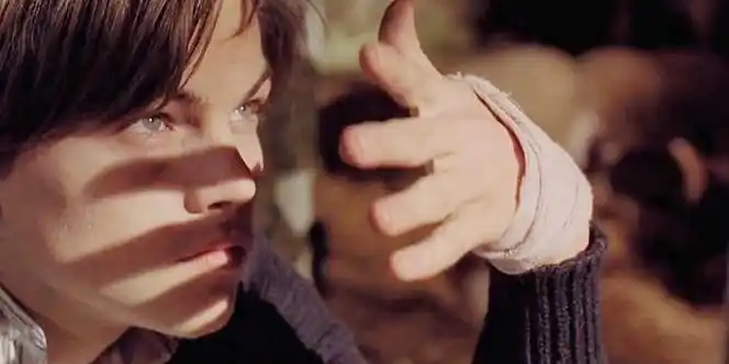 电影《心之全蚀》剧照莱昂纳多饰演的兰波看透了.