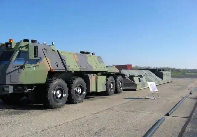 美国80年代研制的"侏儒"洲际导弹是其一种公路机动洲际导弹.