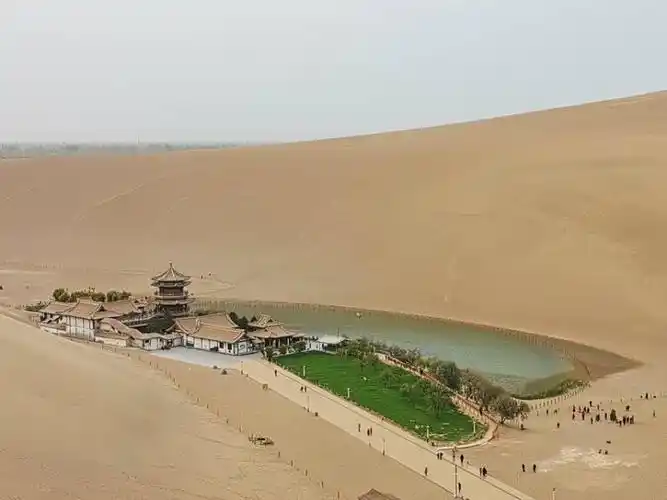 游鸣沙山,月亮湾