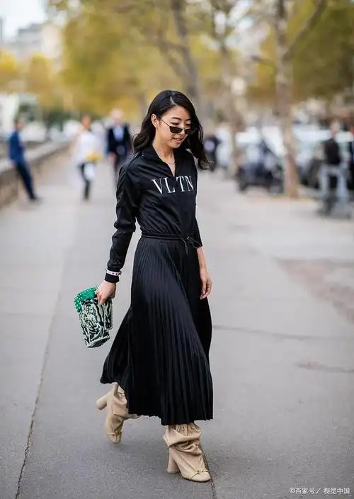 黑色长裙忌讳搭配的鞋子也有很多,无论是裙子还是鞋子,都没有错,只是