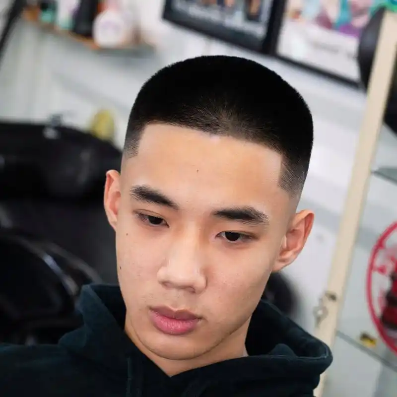 美式寸头|干净利索的发型 寸头是真的方便,但也比较挑头型和脸型,也都