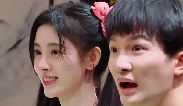 当范丞丞出现双马尾时谁会注意鞠婧祎操作恐怕我忘带照相机了