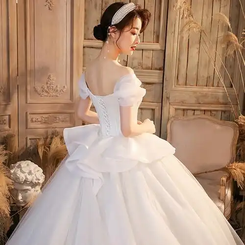 法式缎面轻婚纱2022新款新娘公主风主纱一字肩简约大气拖尾气质女
