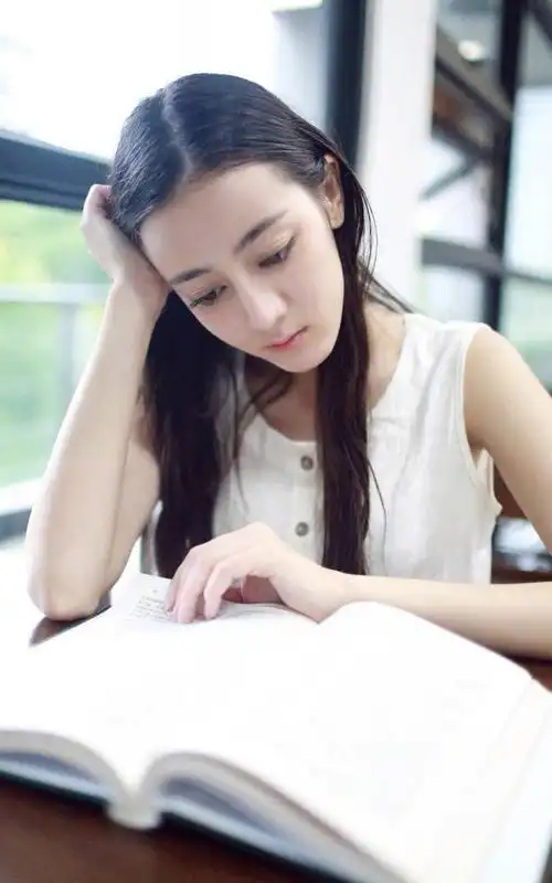 迪丽热巴校园清纯文艺高清手机壁纸