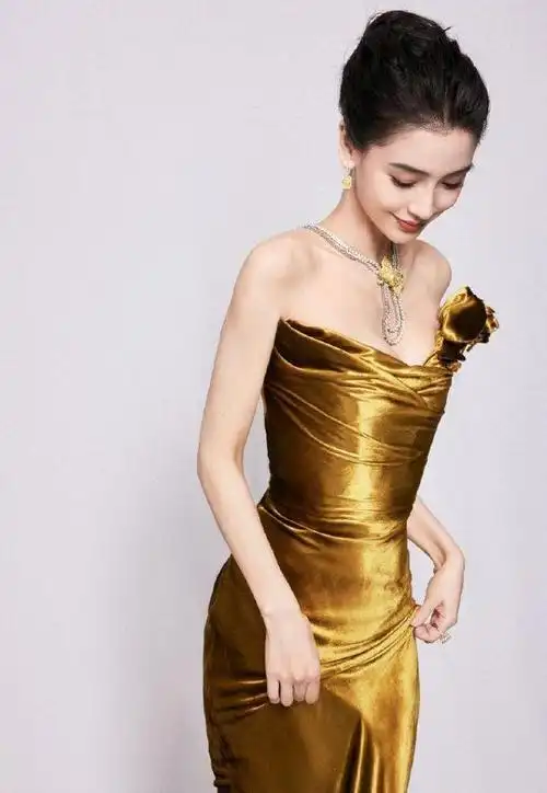 杨颖金色礼服写真完美诠释质感美676767
