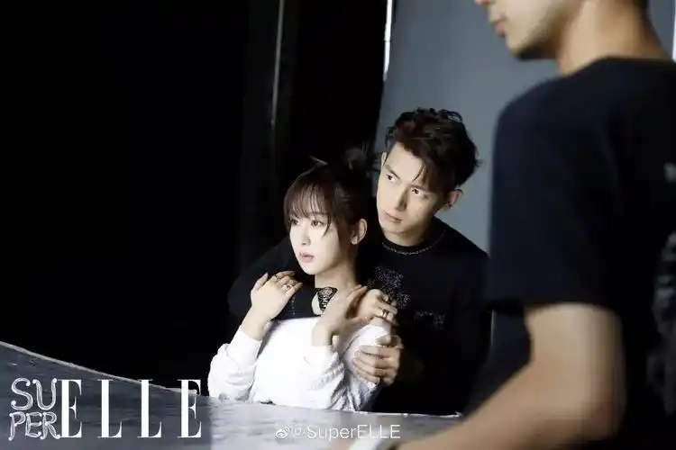 杨紫被李现绑架王一博撞车易烊千玺她一出现把陈漫秒成了渣