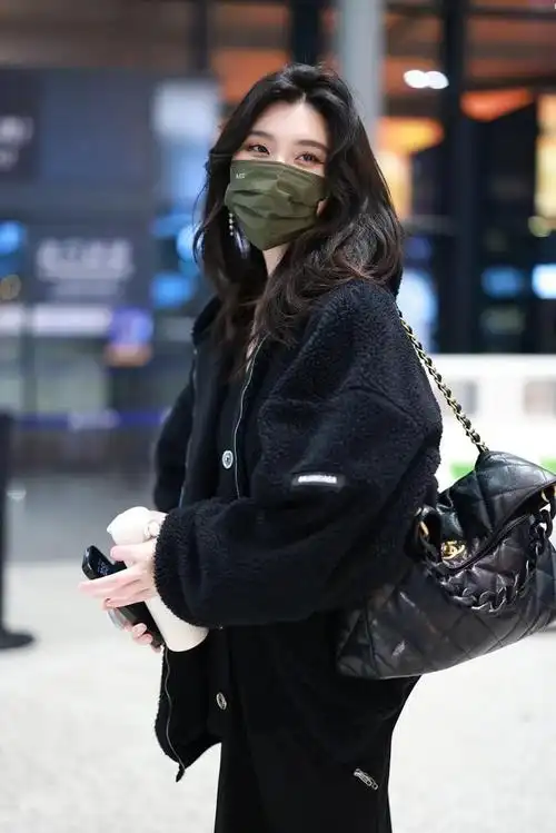 【海报街拍】|秦岚|江