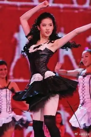 刘亦菲杜海涛斗舞#  刘亦菲早年舞蹈照茜茜也是能歌善舞的