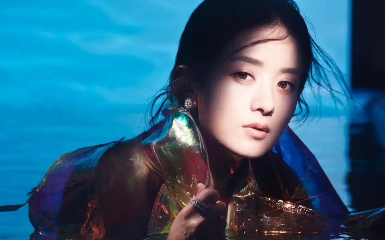 赵丽颖最新杂志封面时尚图片桌面壁纸