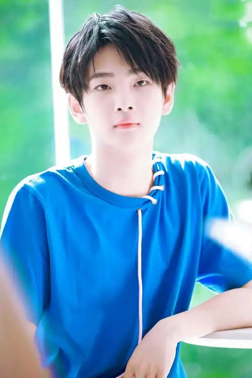 明星图片 大陆 男 周震南 > 周震南高清帅气图片(6