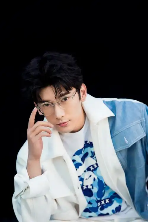 刘芮麟阳光帅气写真图片26