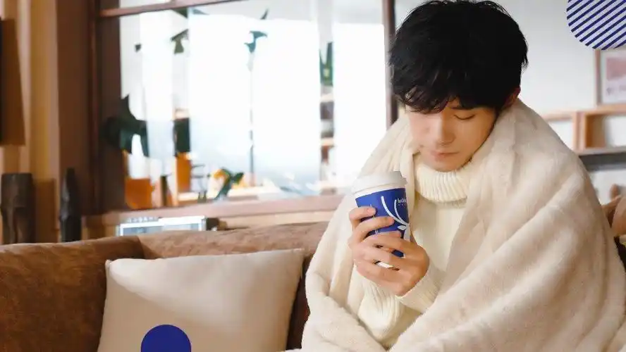 易烊千玺代言瑞幸咖啡