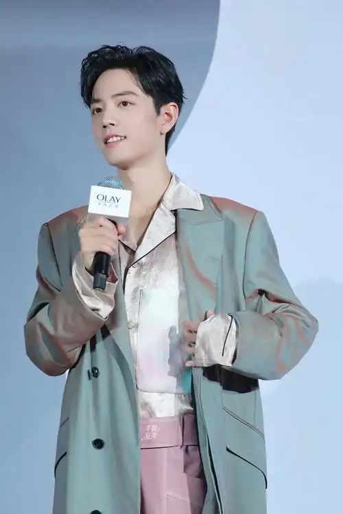 肖战有哪些好看的高清无水印图片可以当壁纸的那种