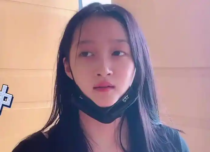 关晓彤卸掉浓妆后的模样火了,截图放大三倍,鹿晗的眼光真独到_肌肤