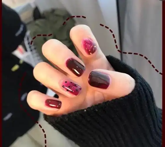 皮肤很黑做什么指甲好看