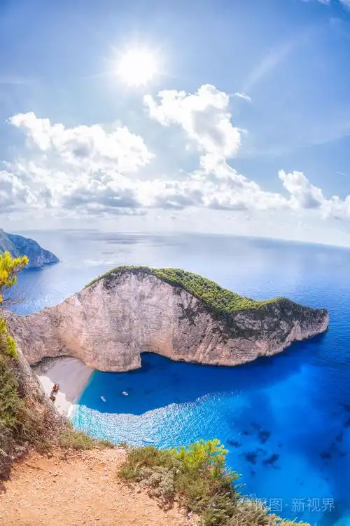 navagio海滩与希腊扎金索斯岛上沉船