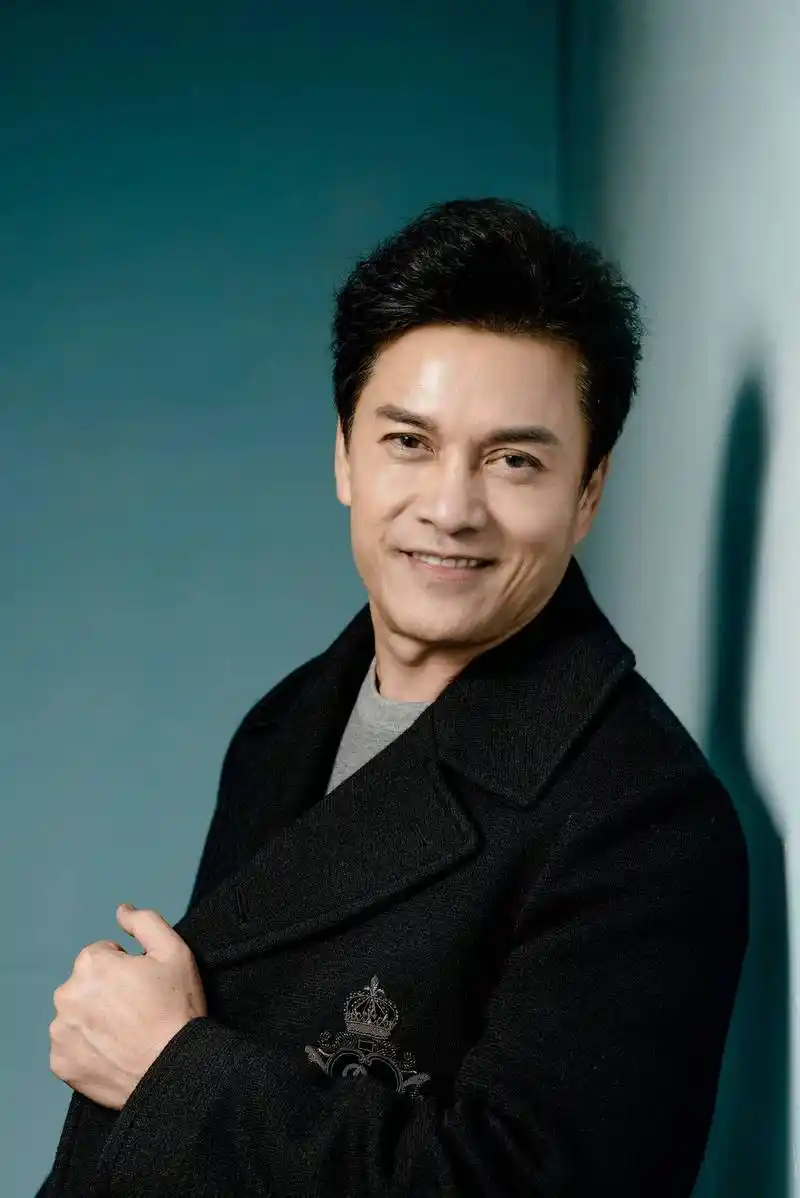 吕良伟:无止境的追逐者丨人物_丁力