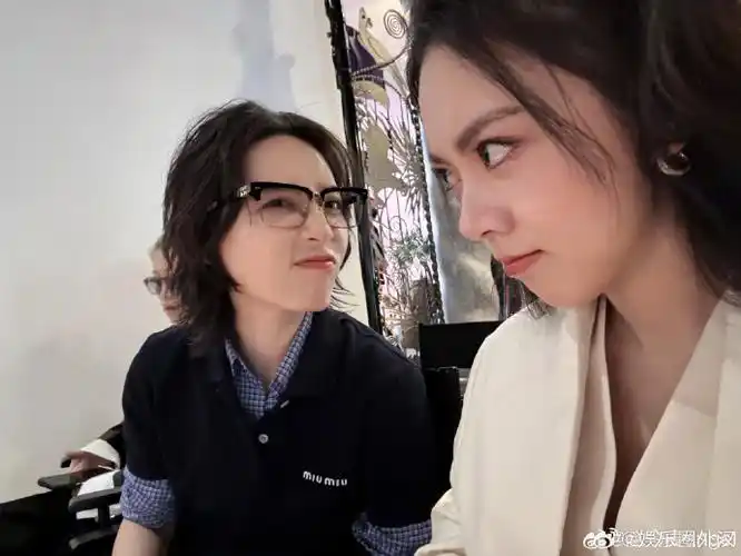 赵今麦发了18张图片 三月限定双马尾麦  还有和李斯丹妮的合照#赵今麦