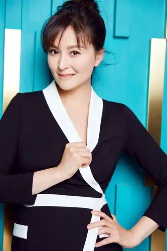 戴娇倩最新御姐写真 长腿吸睛大走慵懒风