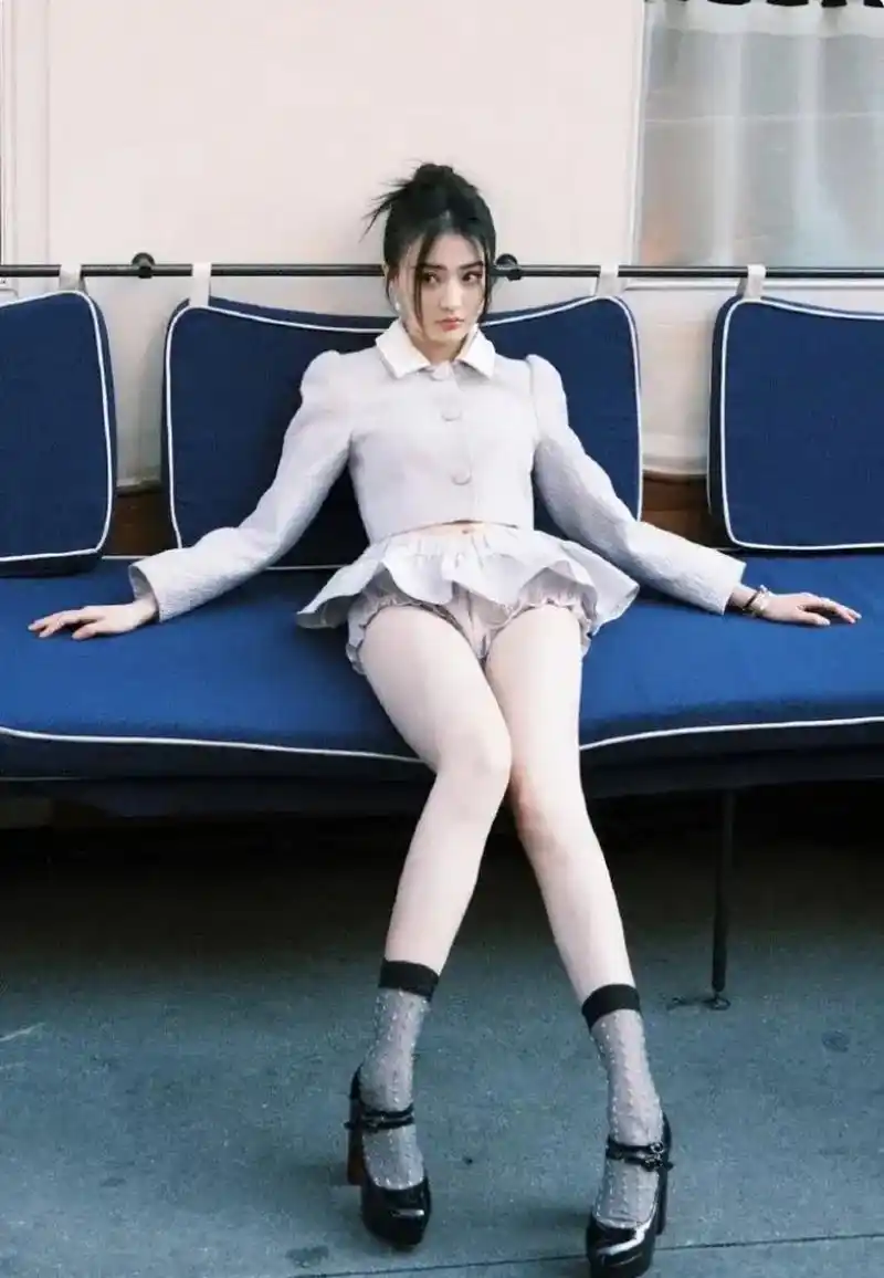 摄影师这拍摄角度真是绝了,徐璐这大长腿怎么说?