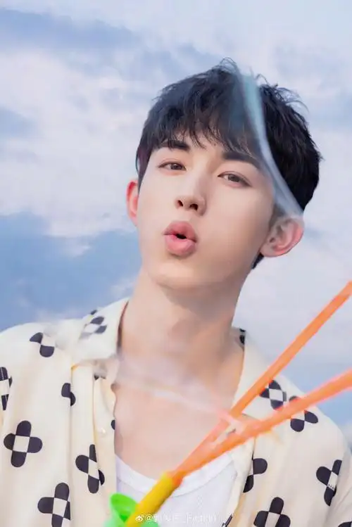 之前答应过大家的4宫格,这不来了嘛#就要辰现在#郭俊辰超话#今天星期