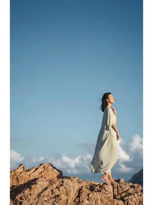 一个站在海边的人