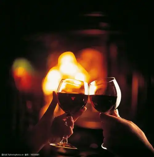 节日聚会干杯图片