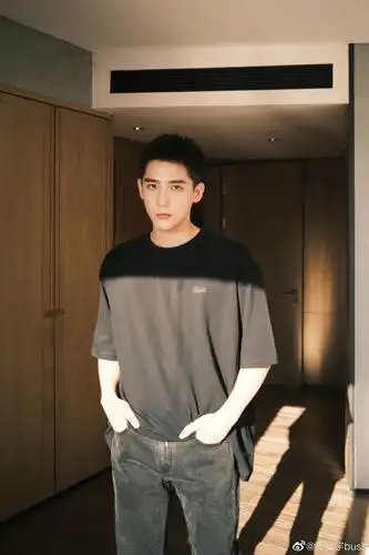 王安宇悬念视频很有feel啊蛮帅的