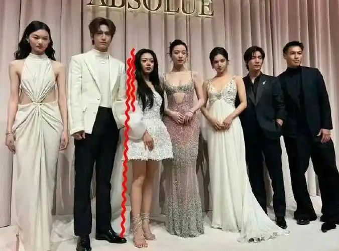 倪妮##赵今麦##张婧仪#  混娱乐圈身高太重要6015  单看还好,但