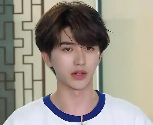 素颜的蔡徐坤有多好看?对比同状态下的他人后,果真是颜值天花板