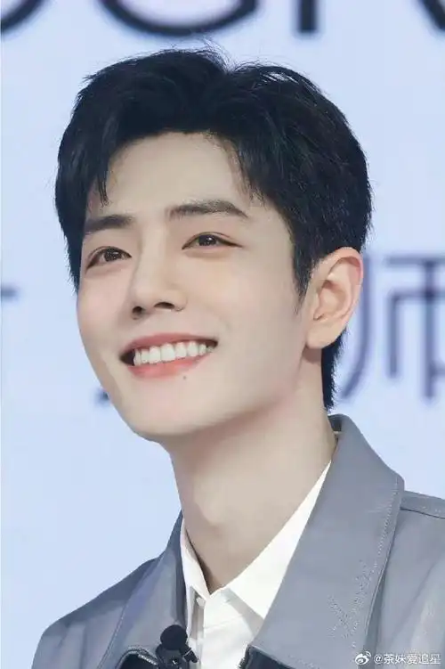 终于理解那些说被肖战笑容治愈,支撑了好久的人了,肖战的笑容真的可以