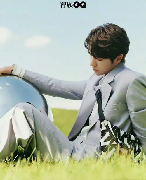 gq  2020年2月刊7515王一博用了很久的微博头像来源7515是谁