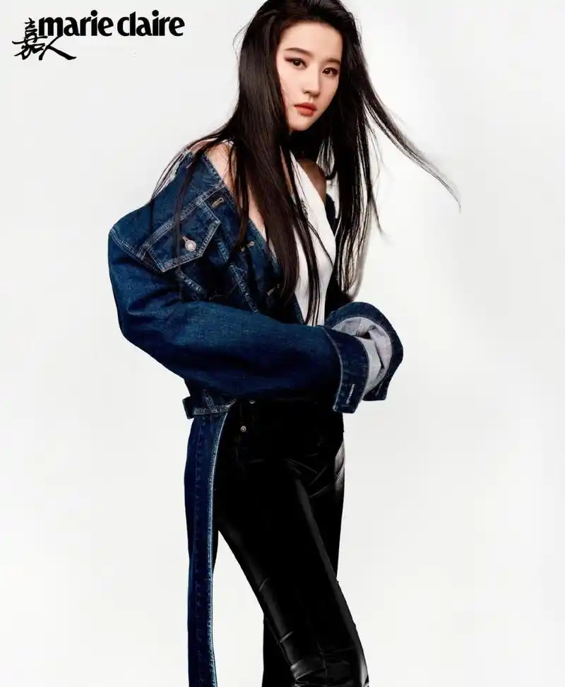 刘亦菲《嘉人》三月刊封面大片来啦[比心] 凌厉黑长直造型酷飒十足,开