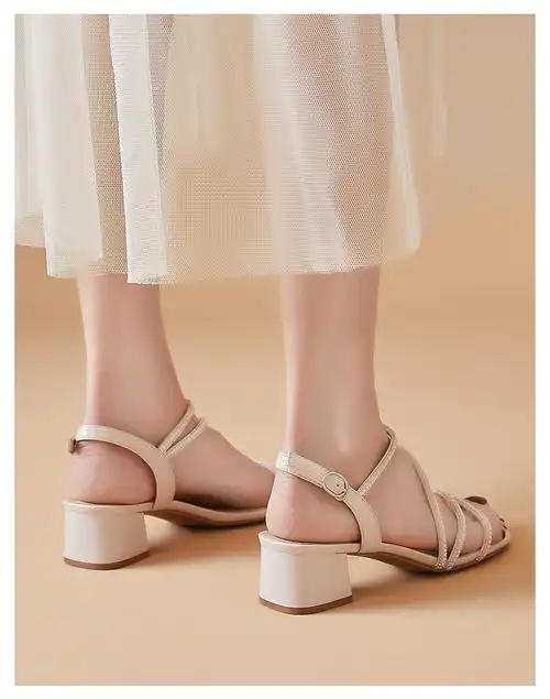 达芙妮交叉一字带水晶中跟35cm鞋子粗跟凉鞋女2021年新款女鞋夏季红色