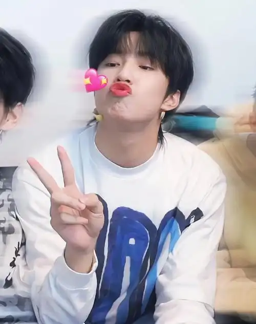 男孩子嘟嘴就是要    #新生代演员刘耀文#  @时代少年团-刘耀文