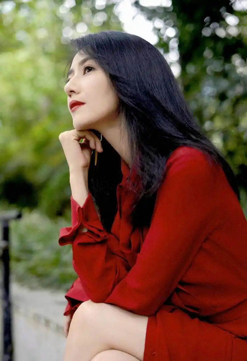 高圆圆穿高跟鞋的美腿