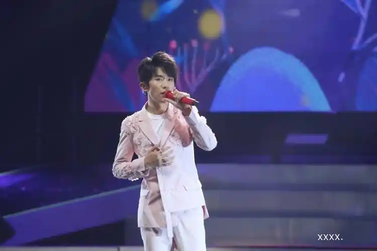 易烊千玺!17.08.11 tfboys四周年 [alivefour] 演唱会第一场!