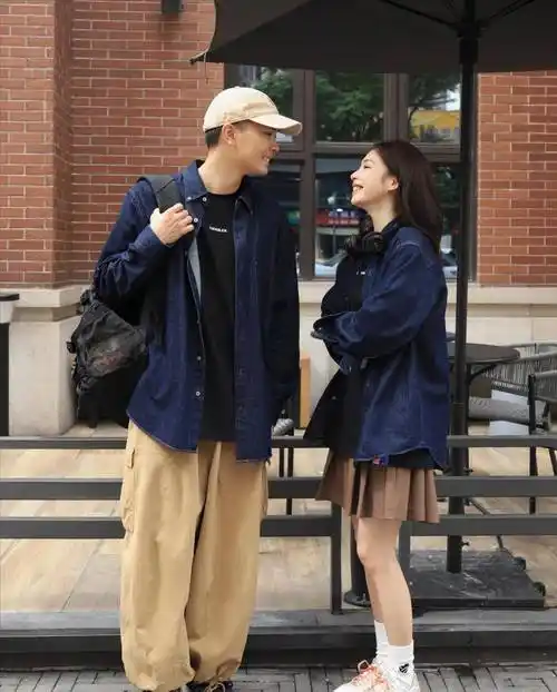 160cm女孩和175cm男友,教科书般的情侣穿搭,甜度堪比偶像剧!
