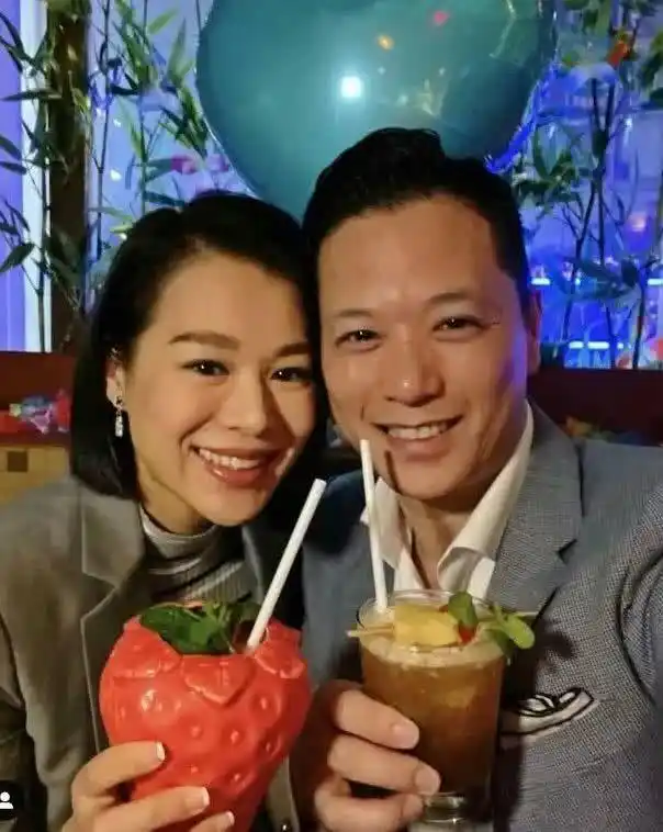 胡杏儿老公带妻儿去农场采摘一家人超温馨大儿子乖巧可爱