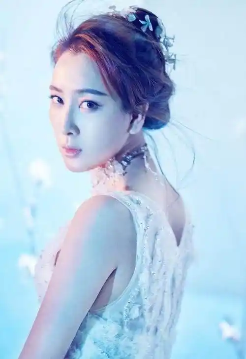 马苏,1981年2月17日出生于黑龙江省哈尔滨市,1998从解放军艺术学院