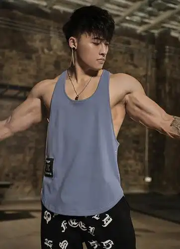 组图:清秀,健硕的男生,穿上衣服你能看出他有这么健美身材吗?